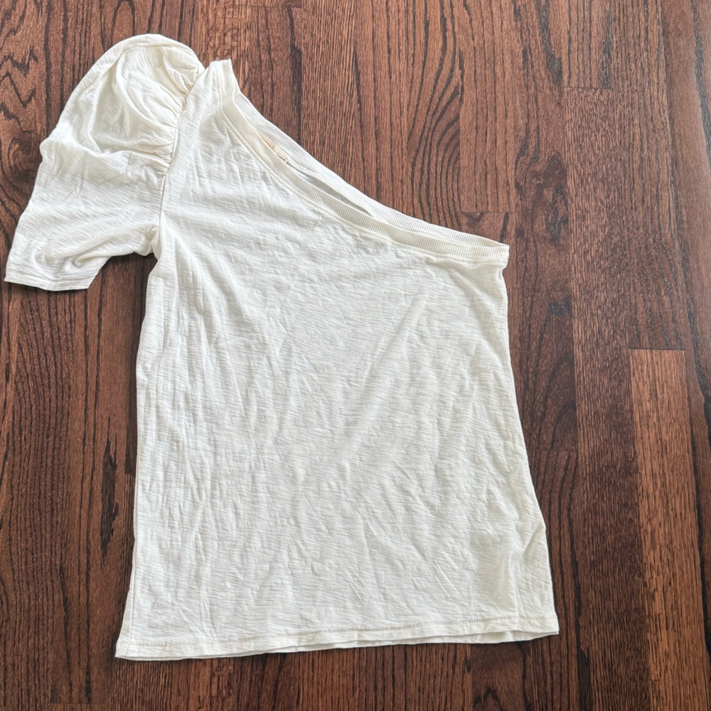 One-shoulder top
